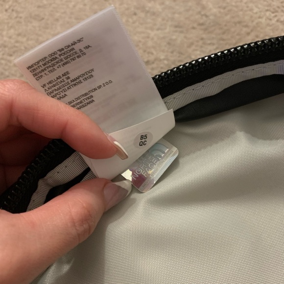 The North Face Borealis Backpack (excellent condition) - Picture 2 of 8